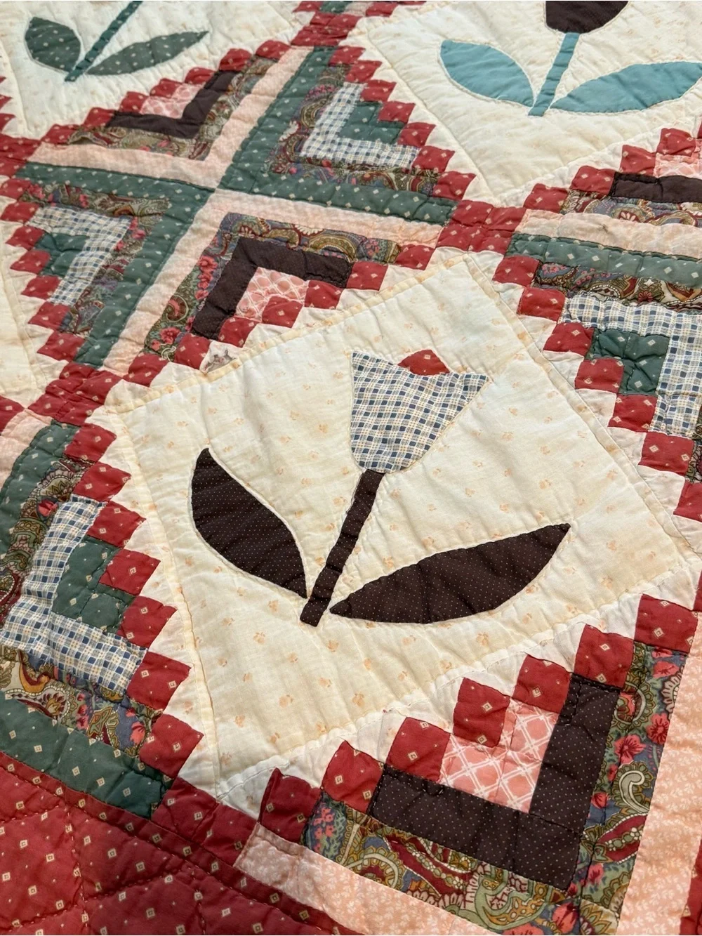 Vintage handmade floral tulip patchwork Quilt handmade machine sewn folk art